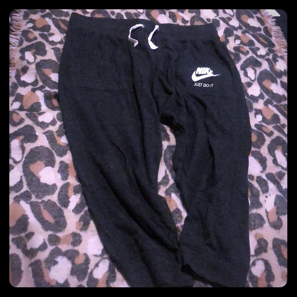 Nike sweats Capri length in gray